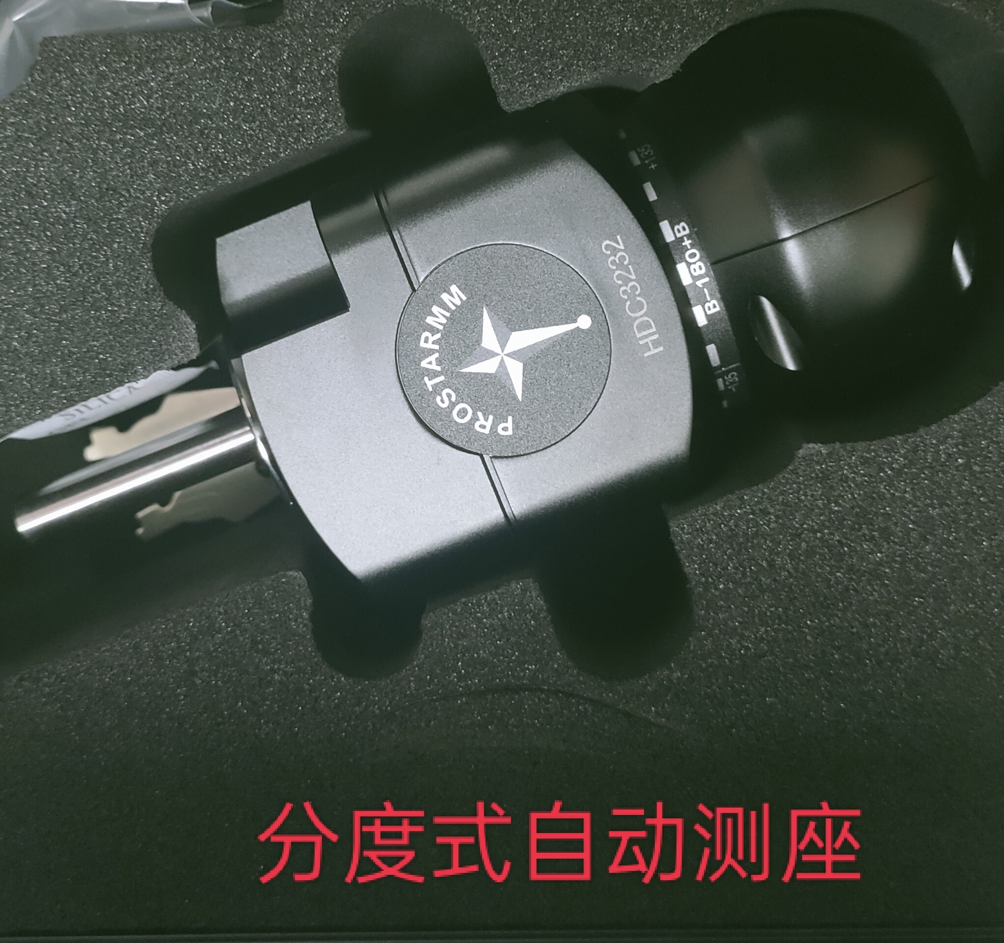 測頭：  CZ10T測座產(chǎn)品描述CZ10T分度式自動測座可實(shí)現(xiàn)俯仰、偏擺二軸的旋轉(zhuǎn)運(yùn)動及定位，與雷尼紹PH10T測座可互換使用，兼容本公司的CF20、CF200等觸發(fā)式測頭。作為全新一代高精度、高效率測頭使用的測座，可實(shí)現(xiàn)復(fù)雜零件的快速和精密測量，不需要過多人為干預(yù)。在空間720個位置上實(shí)現(xiàn)快速定位測量，從而使三坐標(biāo)測量機(jī)具備5軸測量能力。? 技術(shù)特點(diǎn)l 位置重復(fù)性：0.5μm（2σ）；l 運(yùn)行速度：3.5s / 90°；l 定位角度：A軸0°～105°，7.5°分度共15個位置，B軸±180°，7.5°分度共48個位置；l 空間定位點(diǎn)：720個；l 兼容測頭種類：CF20，CF200，TP20，TP200， l 尺寸：長113mm，寬62mm；l 重量：645g；l 兼容雷尼紹PH10T測座及控制器。  CF20觸發(fā)式測頭：CF20觸發(fā)式測頭是一種5向或者6向接觸觸發(fā)式測頭，包括上、下兩個模塊，即測頭本體和測針吸盤。上、下模塊設(shè)計方便人工/自動更換測針，并且無需重新標(biāo)定，極大節(jié)省測量時間。CF20測頭可與雷尼紹TP20測頭互換使用，兼容本公司CZ10M/CZ10T分度式測座。CF20測頭還有磁場敏感型CF20-N，供使用自動換針架的用戶選擇。